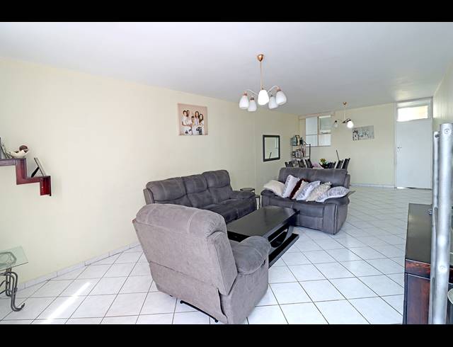 2.5 BEDROOM APARTMENT FOR SALE IN BEDFORD GARDENS